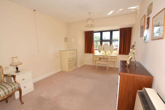 Flat 12, The Hollies Maxwell Road, Beaconsfield photo 3
