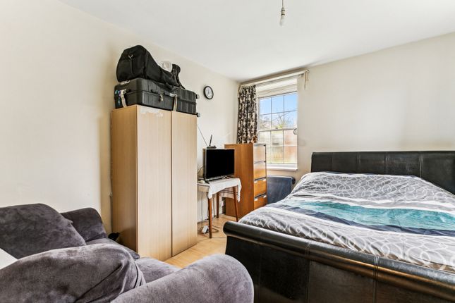 Thumbnail Flat for sale in William Bonney Estate, Clapham North