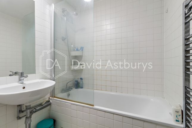 49, Papworth Gardens, Islington photo 4