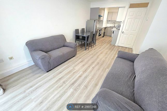 Flat, Ashwood Court Wembley Park Drive, Wembley photo 3