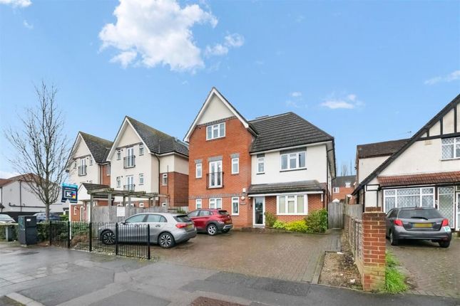 2-bed flat on Flat 3 Marsh Court 561, Uxbridge Road, Hayes, £260,000