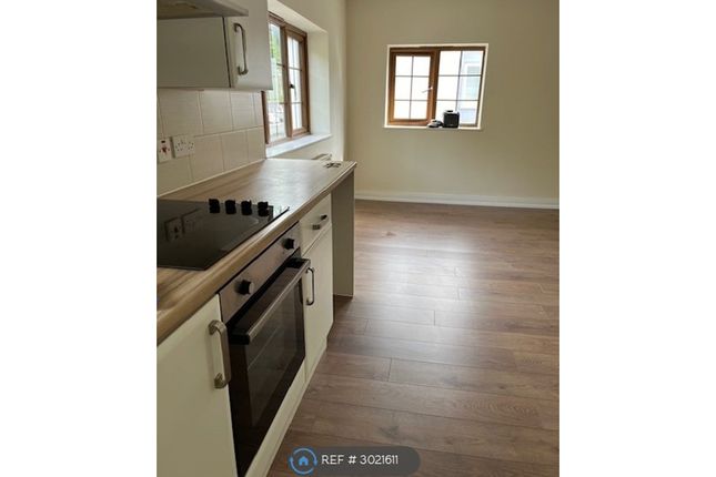 Flat, Saffron Lane, Leicester photo 3