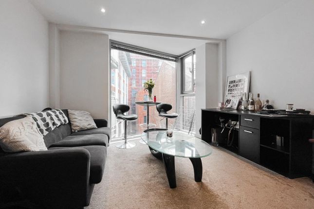 Studio flat on 304, Quay One, Leeds, £750/mo