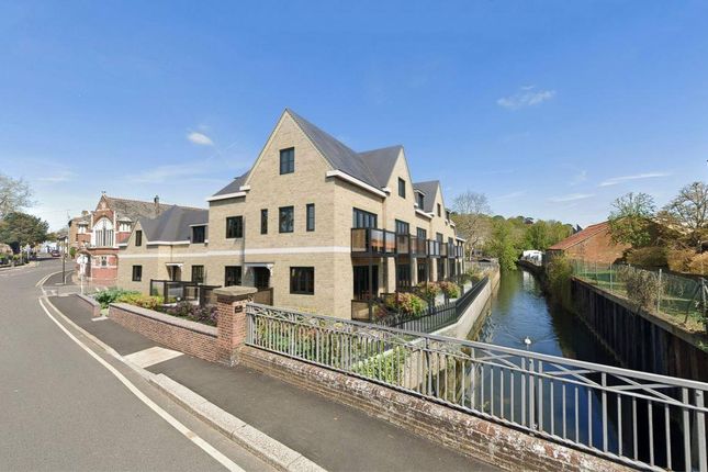 Town house for sale in Cowbridge, Hertford