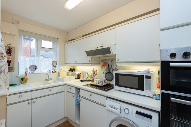 40 Hanover Court, Milton Court Lane, Dorking photo 3