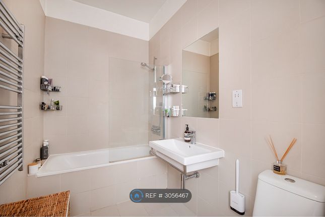 Flat, Downside Crescent, London photo 4