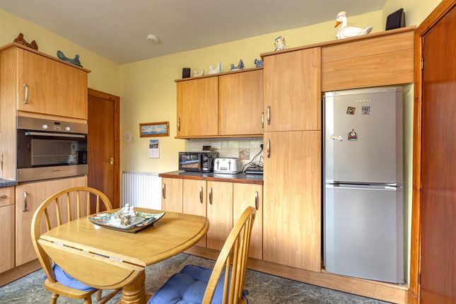 10, Glenfield Road East, Galashiels photo 3