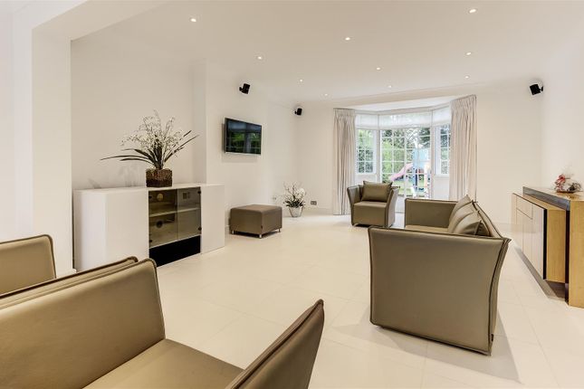 31, Holne Chase, London photo 3