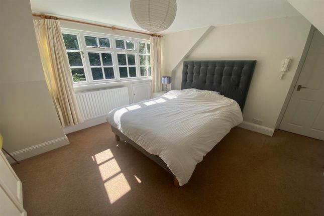 Flat 7/Thursley House, Farnham Lane, Haslemere photo 5