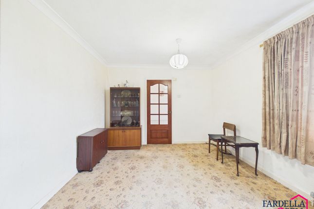 27 Wellfield Drive, Burnley photo 3