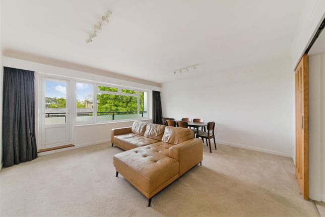 Flat to rent in Richmond Road, New Barnet