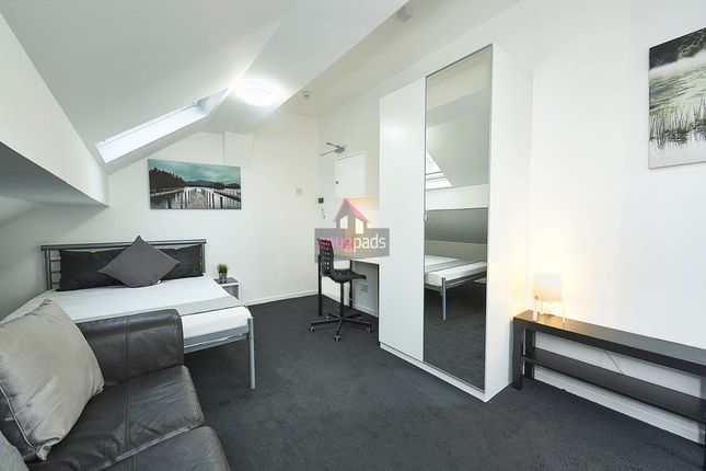 Studio flat on Gildabrook Road, Salford Manchester, £750/mo