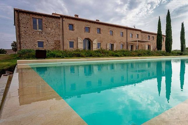 Thumbnail Country house for sale in Volterra, Volterra, Toscana