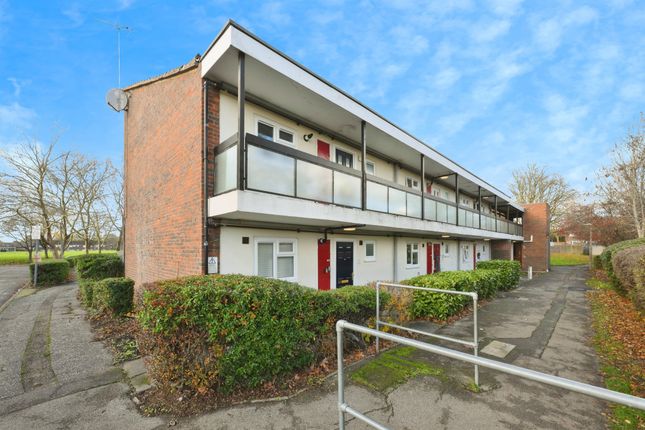 24, Neal Court, Waltham Abbey photo 3