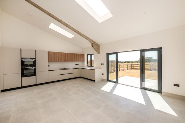Pinewood, The Charndon Estate, Marsh Gibbon Road, Poundon photo 2