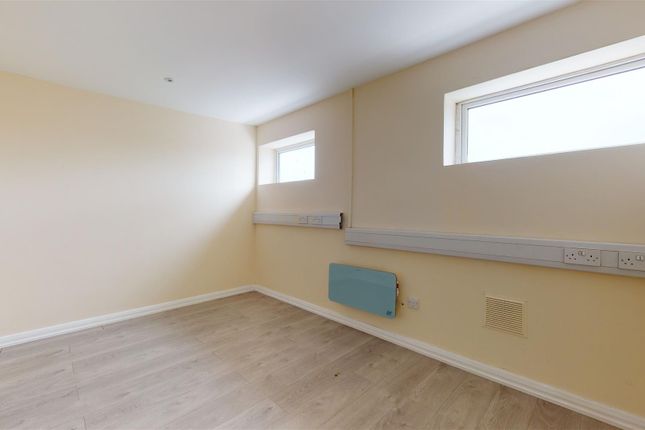 Thumbnail Detached bungalow to rent in Tollgate House, Watling Street, Gravesend, Kent