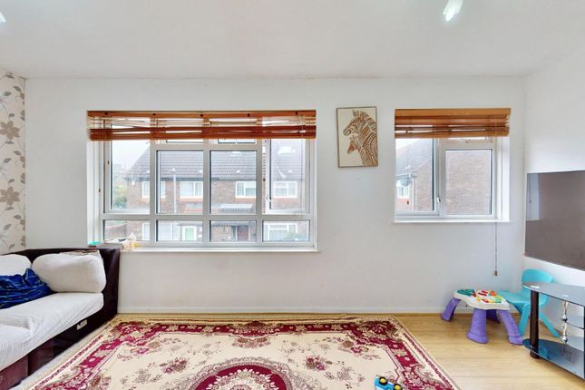 70, Nash Road, Romford photo 3