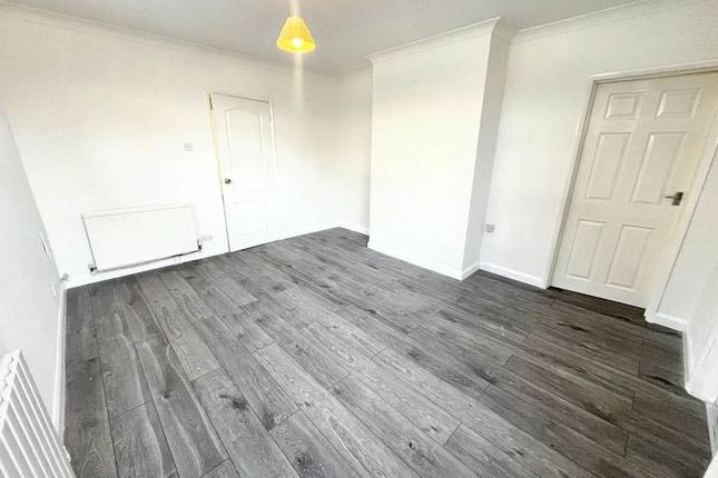 20, Royston Way, Slough photo 4