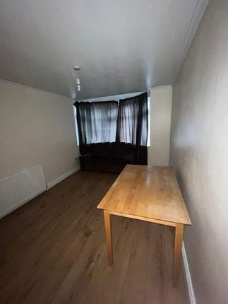Room to rent in Leabridge Road, Leyton