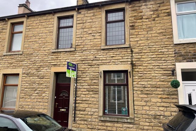 3 bed terraced house to rent in George Street, Clitheroe, Lancashire BB7
