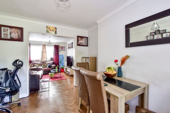 49 Orchard Avenue, Watford photo 4