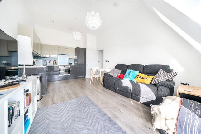 MTVH OR - 803 West Terrace,, Six Hills House, Kings Road, Hertfordshire photo 2