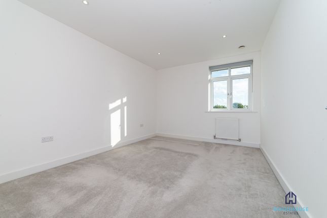 Flat to rent in Station Road, Cuffley