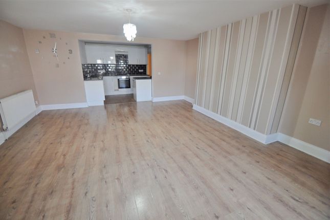 Flat to rent in Victoria Road, New Brighton, Wallasey