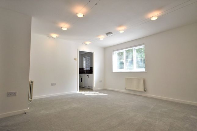 27, Royal Huts Avenue, Surrey photo 2