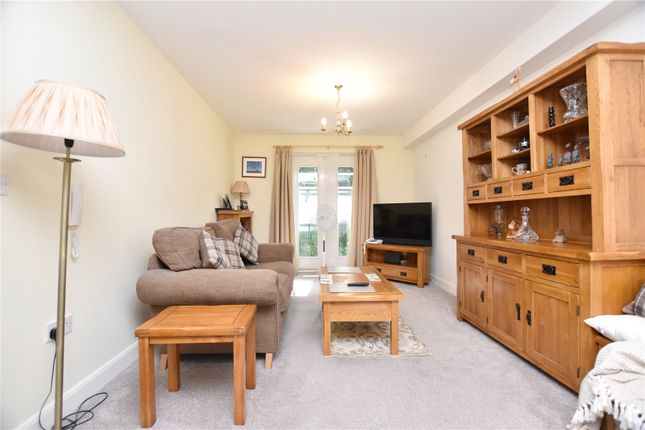 Flat 20, Whitfield House,, Charlestown Road, Derbyshire photo 4