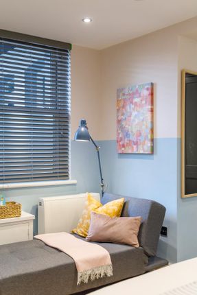 Flat to rent in Windsor Court, Brighton