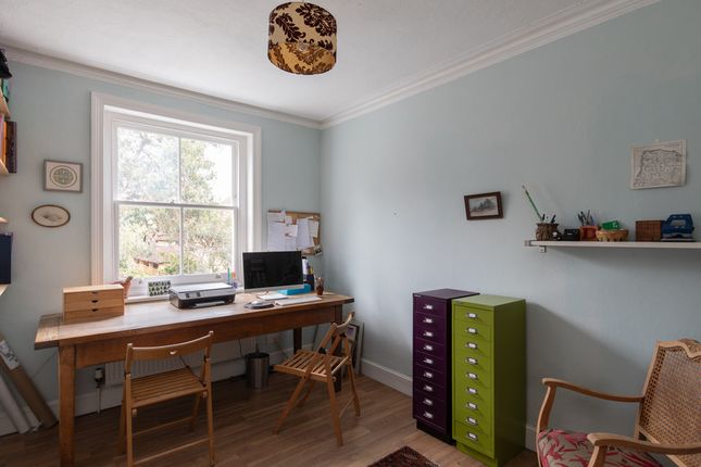 Semi-detached house for sale in Grove Park, Camberwell