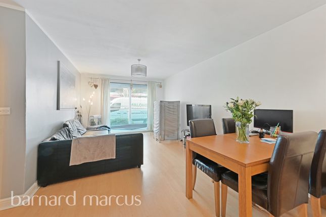 Flat for sale in Station Approach, Epsom