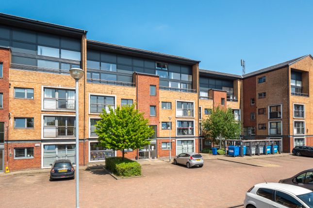 Thumbnail Flat for sale in Minerva Way, Glasgow