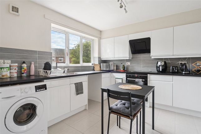 Kitchen/B'fast Room