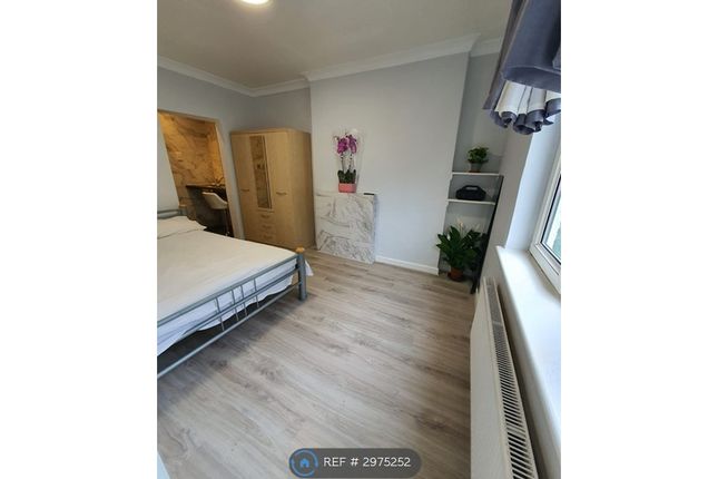 B Whitchurch Avenue, Edgware photo 3