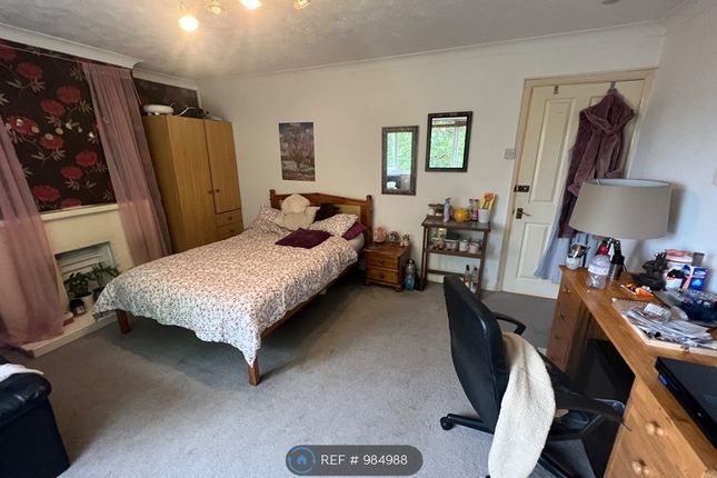 Huge Furnished Double Bedroom
