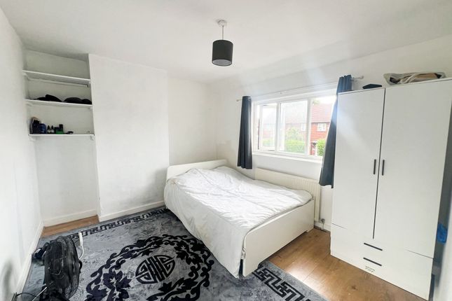 Sutton Rd Ig11