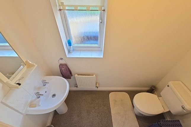 Room 4, Deardon Way, Reading photo 2