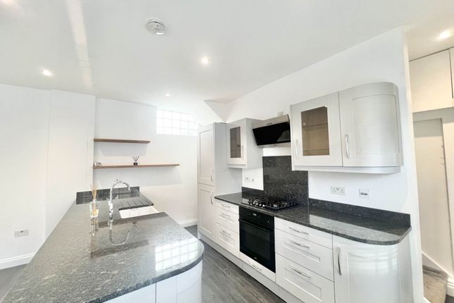 6, Victoria Road, Brentwood photo 3