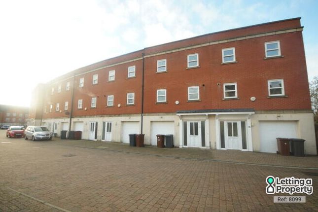Town house to rent in Cambrai Close, Lincoln, Lincolnshire