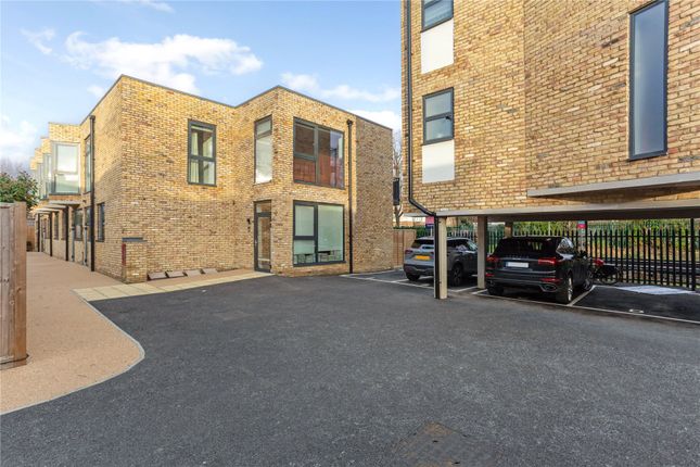 Flat for sale in Sandycombe Road, Richmond