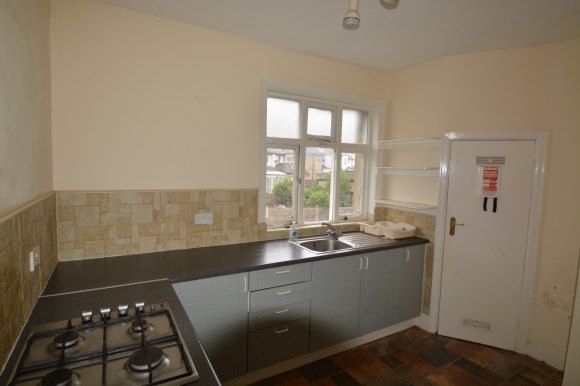 8, St. Chads Drive, Leeds photo 2