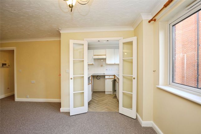 21, Spencer Court, Banbury photo 3