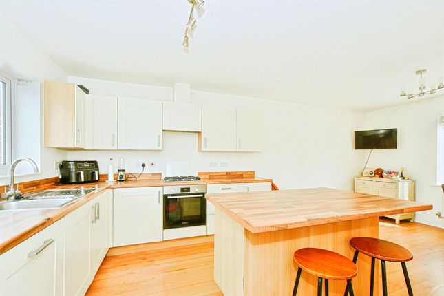 12, Devonald Way, SALISBURY photo 2