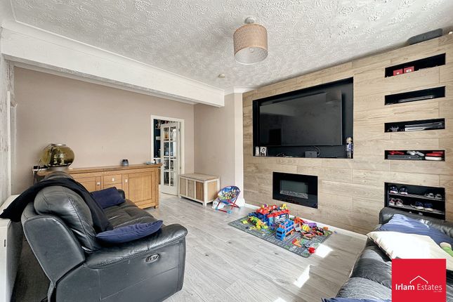 24 Moss Lane, Manchester photo 3