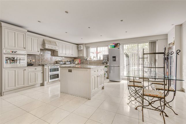 45,, South Lodge, London photo 3