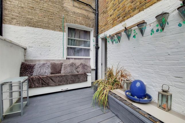 Flat for sale in Leighton Grove, London