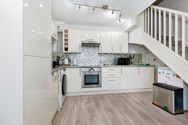 72, Penn Road, Slough photo 3
