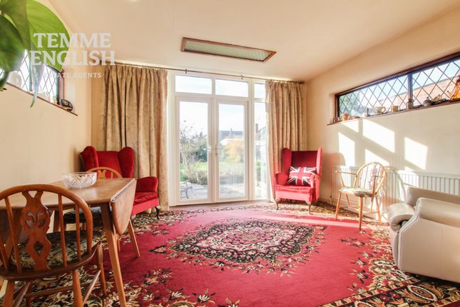 49 Brock Hill, Wickford photo 3